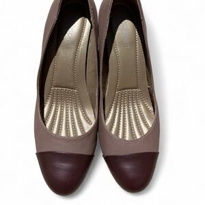 Women's Two-Tone Leather Pumps